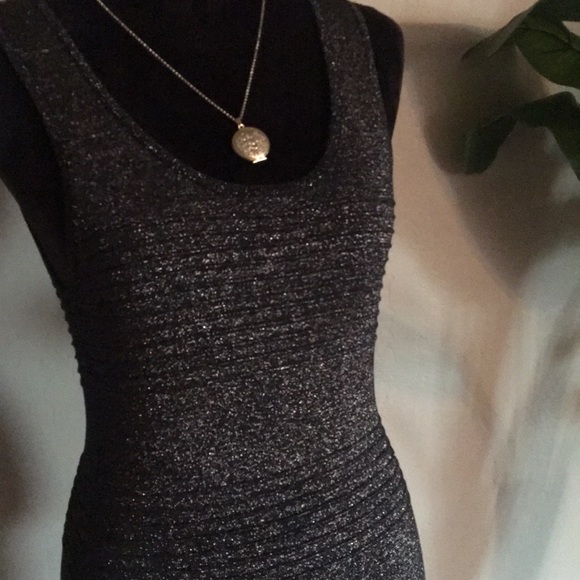 Black and gold shimmer dress - Picture 2 of 6